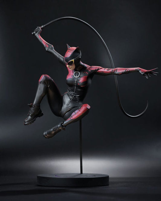 DC Designer Series Statue 1/6 Catwoman by Jock 33 cm Image 2