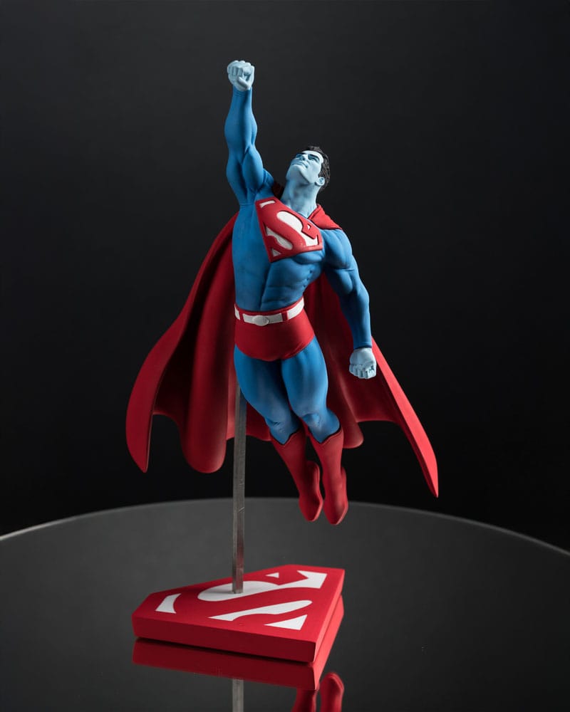 DC Direct Statue 1/10 Superman Red and Blue: Superman by Gary Frank Limited Edition 26 cm Image 5