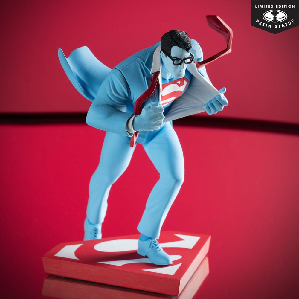 DC Direct Statue 1/10 Superman Red and Blue: Superman by Clayton Henry Limited Edition 16 cm Image 5