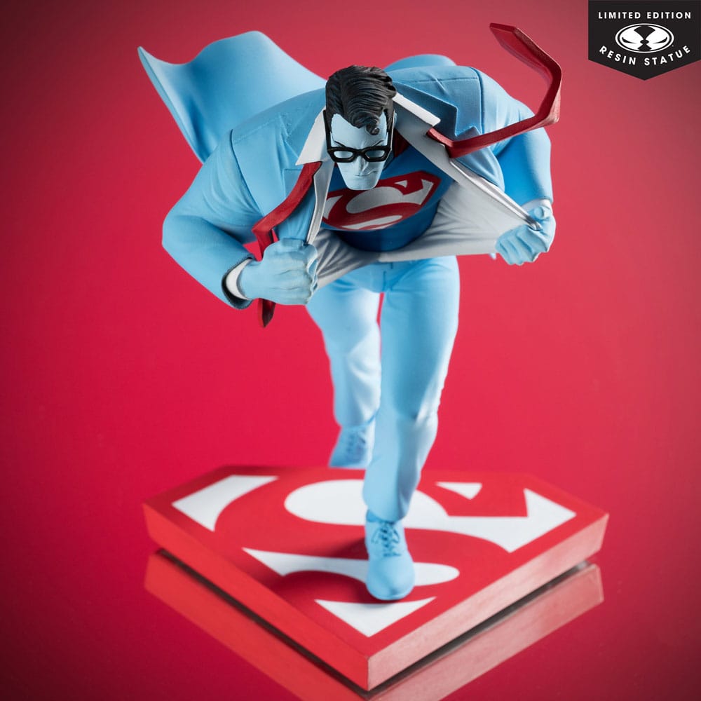 DC Direct Statue 1/10 Superman Red and Blue: Superman by Clayton Henry Limited Edition 16 cm Image 8
