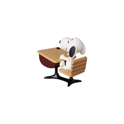 Peanuts UDF Serie 18 Minifgur Snoopy with desk 9 cm Image 2