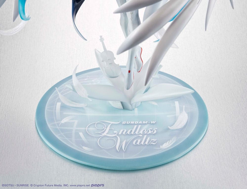 Mobile Suit Gundam x Hatsune Miku Lucrea PVC Statue Hatsune Miku x Wing Gundam Zero EW 45th Anniversary 27 cm Image 8