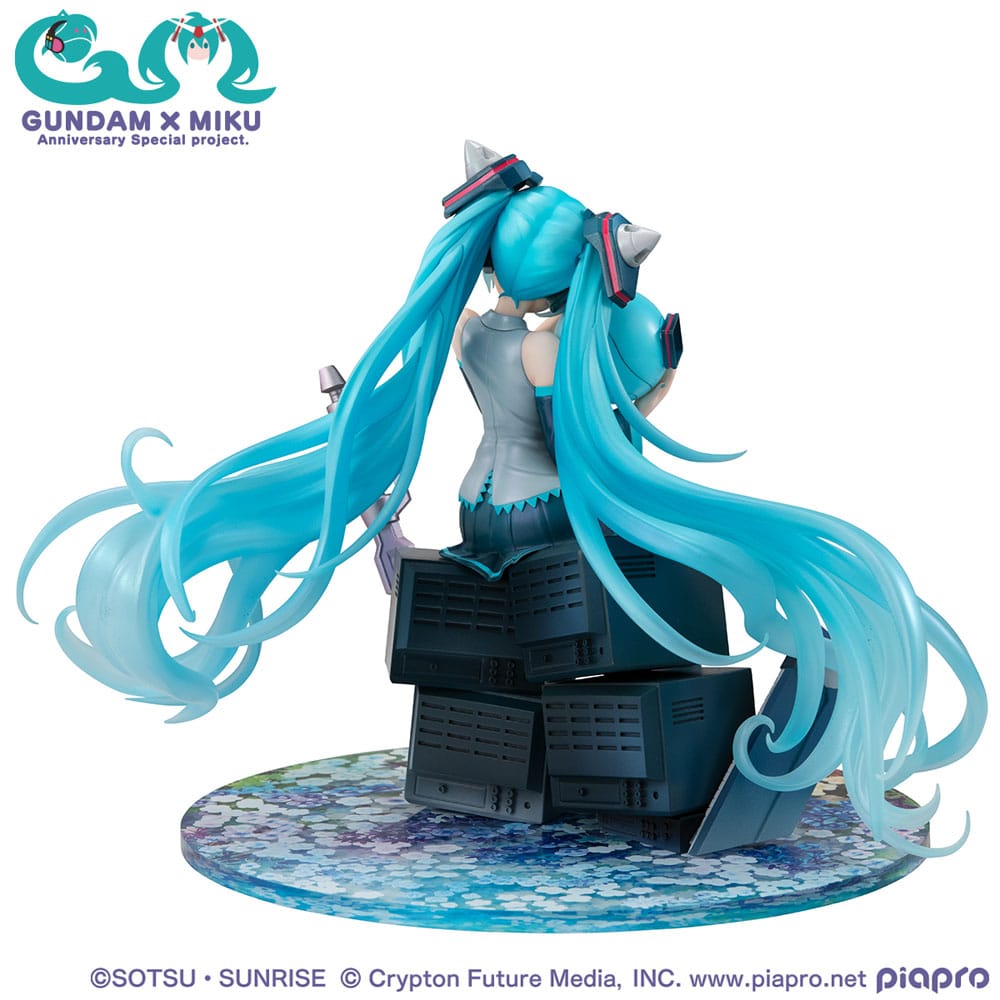 Mobile Suit Gundam x Hatsune Miku Lucrea PVC Statue Hatsune Miku x OO Gundam 45th Anniversary 17 cm Image 3