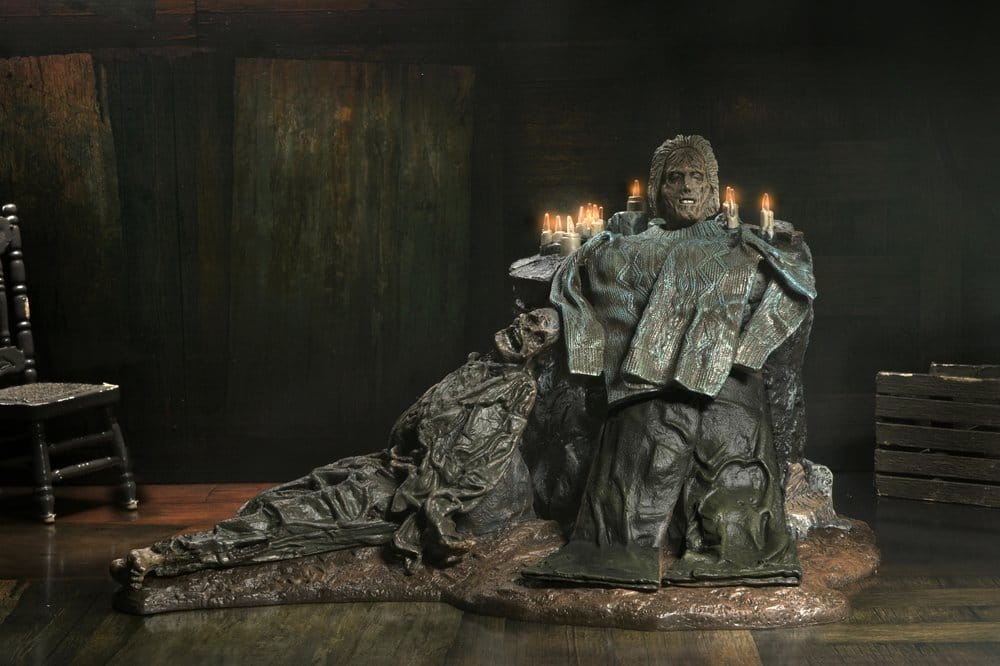 Friday the 13th: The Game Diorama Pamela Shrine Image 3