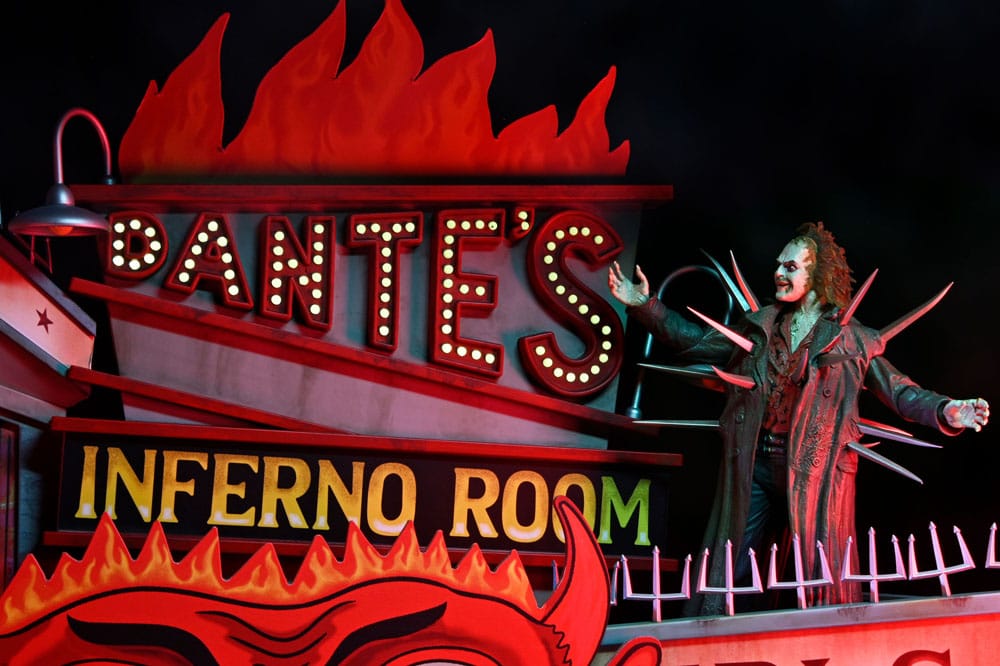 Beetlejuice (1988) Diorama Trenchcoat with Spikes Inferno Room Deluxe Set Image 5