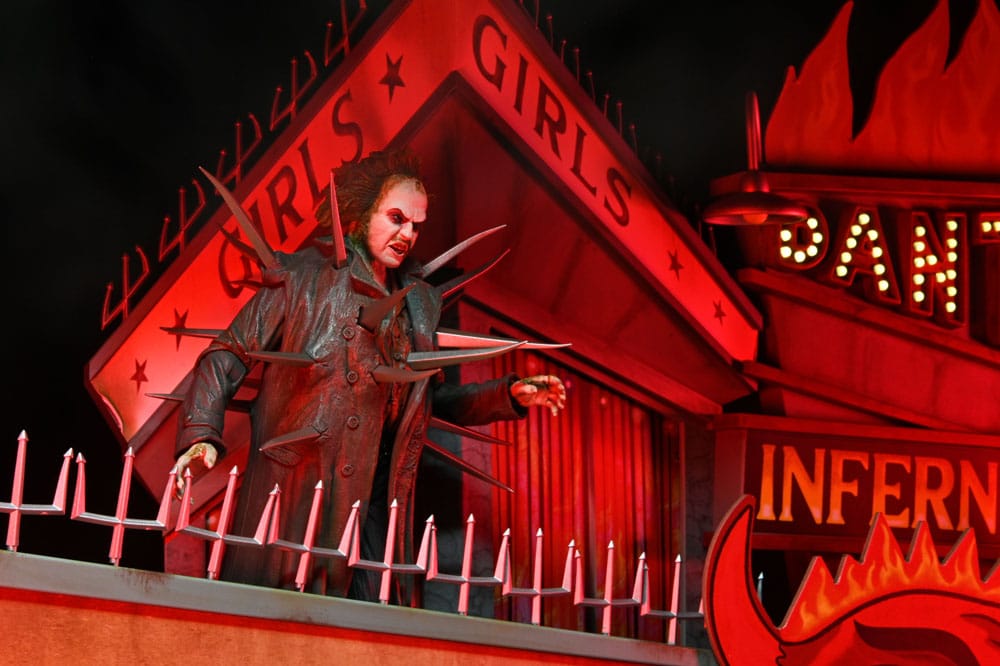 Beetlejuice (1988) Diorama Trenchcoat with Spikes Inferno Room Deluxe Set Image 6
