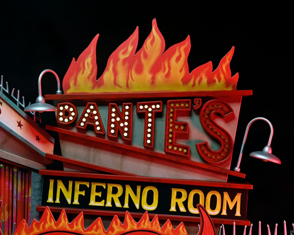 Beetlejuice (1988) Diorama Trenchcoat with Spikes Inferno Room Deluxe Set Image 13