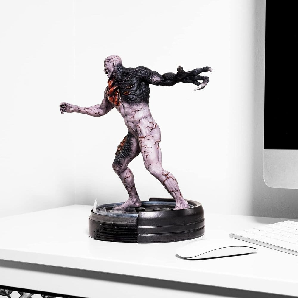 Resident Evil Statue Tyrant Image 2