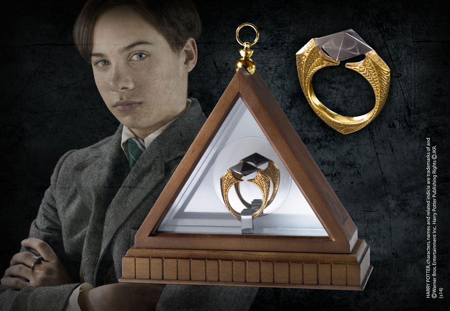 Harry Potter Replik 1/1 Lord Voldemorts Horkrux Ring (vergoldet) Image