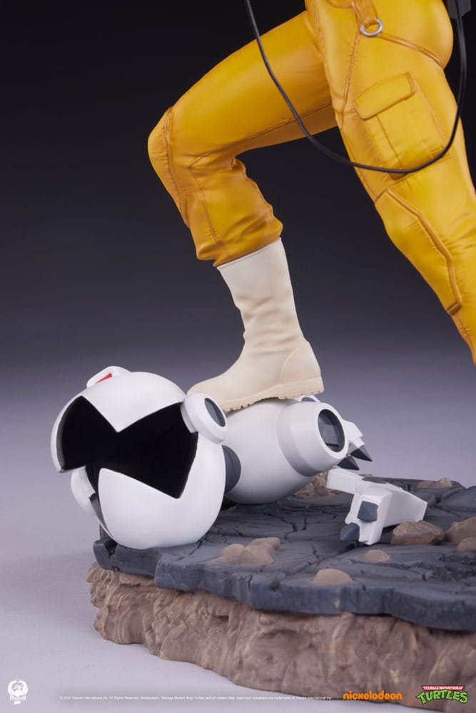 Teenage Mutant Ninja Turtles Premier Series Statue 1/4 April O'Neil 46 cm Image 21