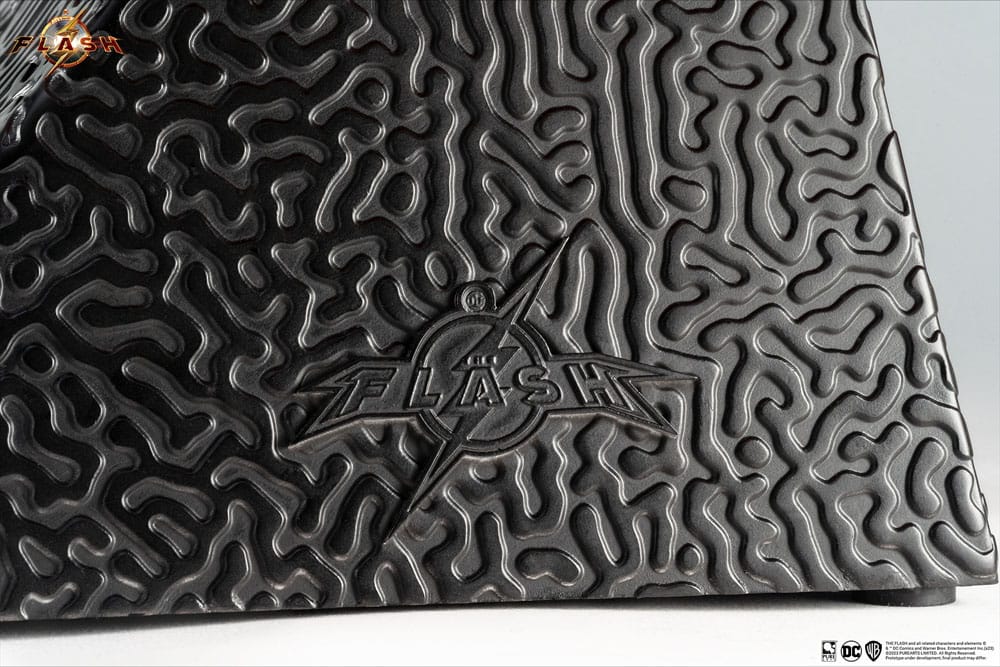 DC Comics Replica 1/1 Scale The Flash Cowl 70 cm Image 10