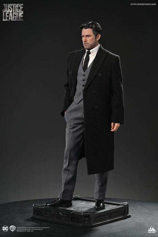 Justice League Statue 1/4 Bruce Wayne (Ben Affleck) 51 cm Image 2