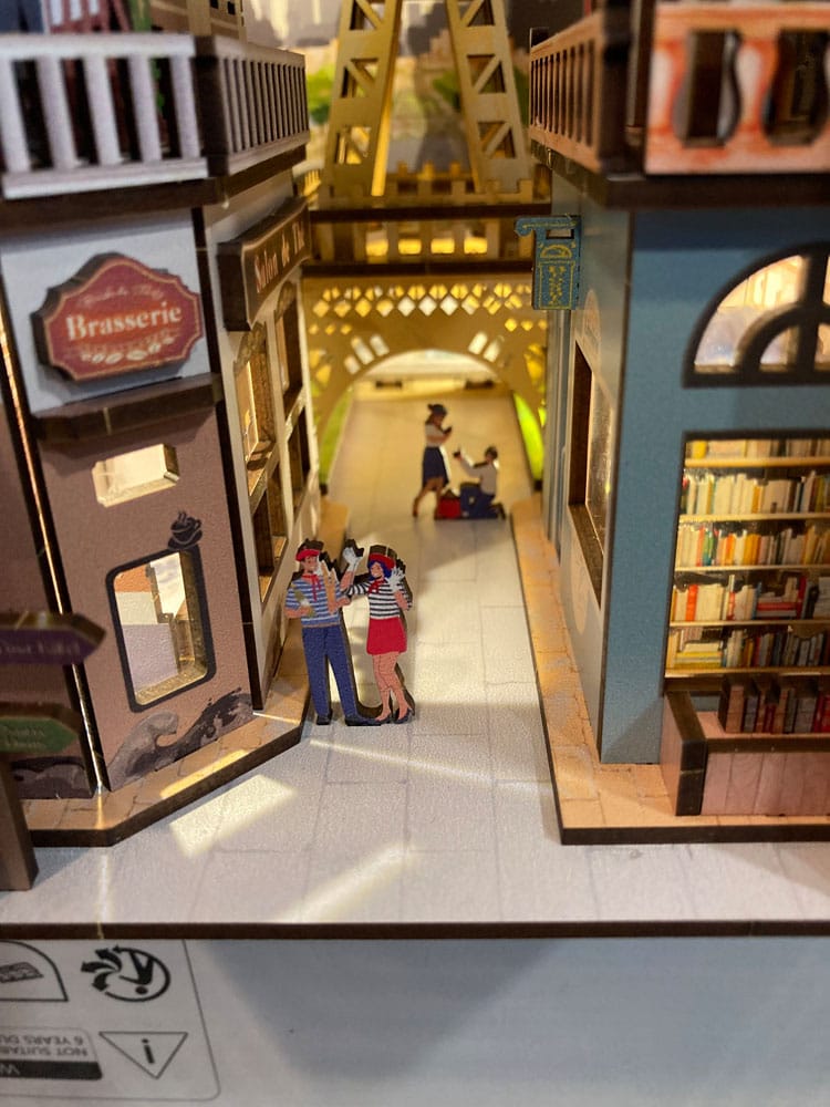 Paris Tiny Adventures Book Nook Mini-Diorama 23 cm Image 4